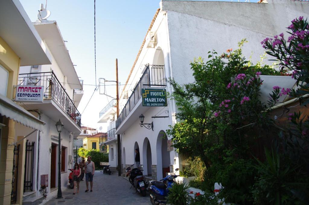 Hotel Marlton Skiathos Town Ruang foto