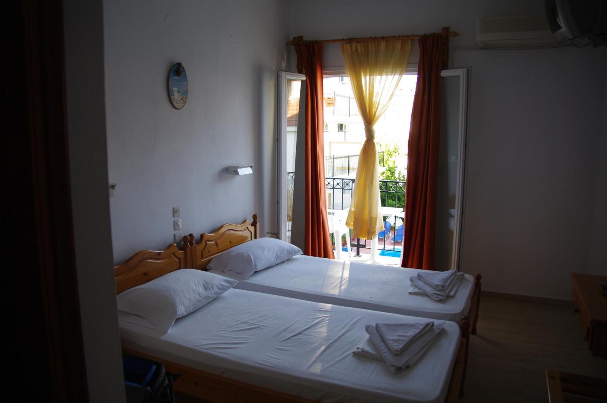 Hotel Marlton Skiathos Town Bagian luar foto